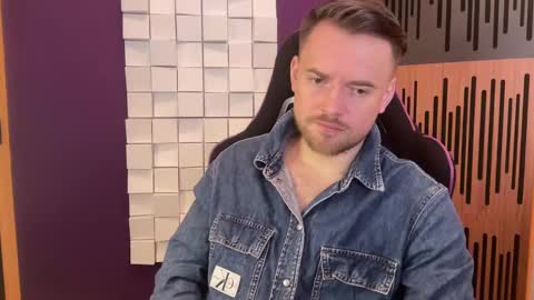 Snapshot of oscarsavage chatting on February 14, 2025, 5:14 pm Oscar Steel Savage online show from February 14, 2025, 5:14 pm