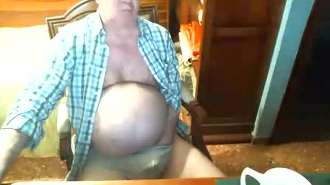 Snapshot of oscarw chatting on December 10, 2024, 4:49 pm Oscar online show from December 10, 2024, 4:49 pm