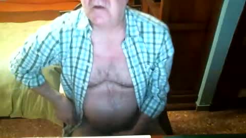 Snapshot of oscarw chatting on December 13, 2024, 5:21 pm Oscar online show from December 13, 2024, 5:21 pm