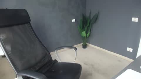 OscarWills online show from July 27, 2026, 4:52 am
