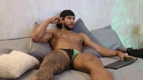 Snapshot of osher_cox chatting on November 2, 2025, 4:59 am osher_cox online show from November 2, 2025, 4:59 am