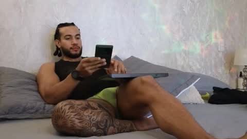 Snapshot of osher_cox chatting on November 4, 2025, 2:43 am osher_cox online show from November 4, 2025, 2:43 am