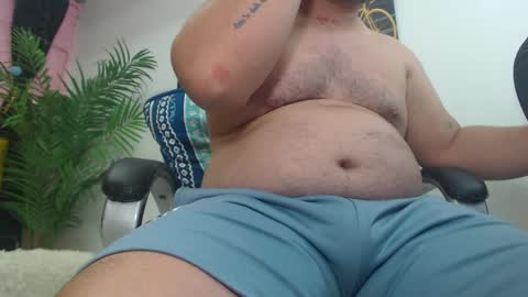 Snapshot of oso_gael chatting on February 25, 2025, 8:51 pm Bear Gael online show from February 25, 2025, 8:51 pm