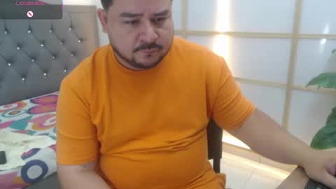 Snapshot of oso_gael chatting on May 21, 2026, 5:42 pm Bear Gael online show from May 21, 2026, 5:42 pm