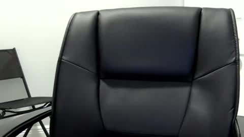 Snapshot of ossibottom chatting on May 27, 2026, 3:03 am Ossi online show from May 27, 2026, 3:03 am