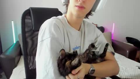 Ostin online show from February 4, 2026, 7:36 am