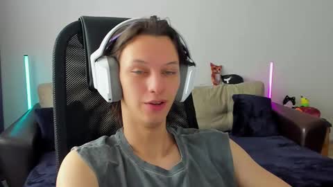 Ostin online show from February 25, 2026, 7:18 am