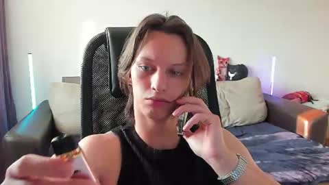 Snapshot of ostin_meoww chatting on June 15, 2026, 1:02 pm Ostin online show from June 15, 2026, 1:02 pm
