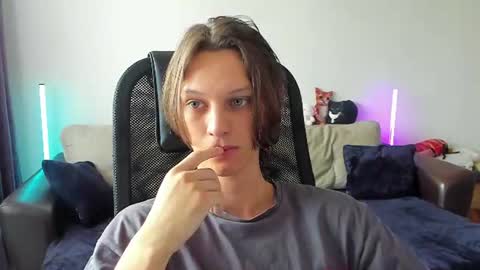 Snapshot of ostin_meoww chatting on June 18, 2026, 7:19 am Ostin online show from June 18, 2026, 7:19 am