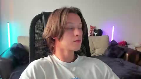 Snapshot of ostin_meoww chatting on June 22, 2026, 1:30 pm Ostin online show from June 22, 2026, 1:30 pm