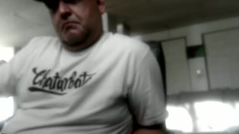 Snapshot of ouiostie chatting on December 4, 2025, 5:32 pm Vraiment la online show from December 4, 2025, 5:32 pm