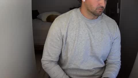 Snapshot of outside1991 chatting on January 18, 2025, 10:28 pm outside1991 online show from January 18, 2025, 10:28 pm