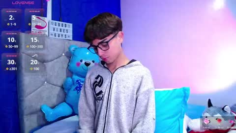 Owen  Independent model  online show from December 5, 2024, 6:32 am