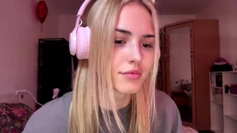 Snapshot of ozellagranville chatting on March 5, 2026, 10:44 am Eva online show from March 5, 2026, 10:44 am