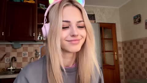 Snapshot of ozellagranville chatting on March 8, 2026, 7:01 am Eva online show from March 8, 2026, 7:01 am