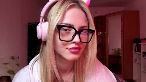 Snapshot of ozellagranville chatting on March 21, 2026, 10:31 am Eva online show from March 21, 2026, 10:31 am