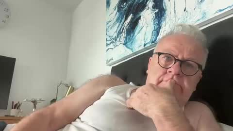 Snapshot of ozhairybearxxxx chatting on December 31, 2024, 1:04 am ozhairybearxxxx online show from December 31, 2024, 1:04 am