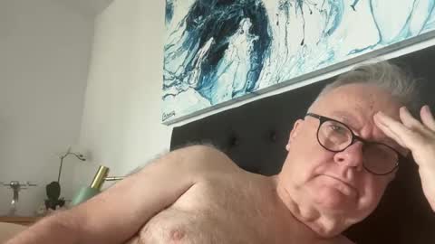 Snapshot of ozhairybearxxxx chatting on January 14, 2025, 12:43 am ozhairybearxxxx online show from January 14, 2025, 12:43 am