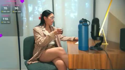 ozhmara online show from November 10, 2025, 1:43 pm