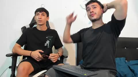 Snapshot of p_jhon chatting on December 30, 2024, 10:45 pm P online show from December 30, 2024, 10:45 pm