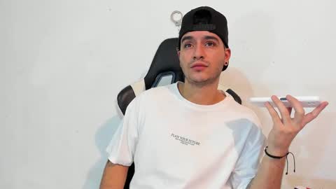 Snapshot of p_jhon chatting on February 14, 2025, 3:05 pm P online show from February 14, 2025, 3:05 pm