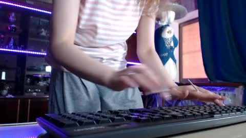 Snapshot of pa1e_pr1ncess chatting on May 7, 2026, 6:41 am Ella online show from May 7, 2026, 6:41 am