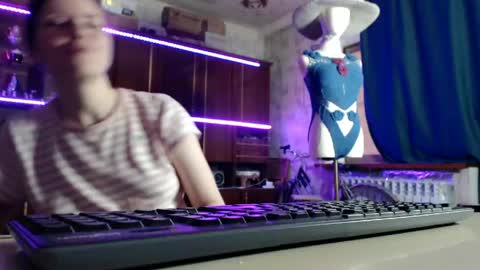 Snapshot of pa1e_pr1ncess chatting on May 14, 2026, 7:37 am Ella online show from May 14, 2026, 7:37 am