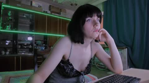 Snapshot of pa1e_pr1ncess chatting on June 18, 2026, 6:46 am Ella online show from June 18, 2026, 6:46 am
