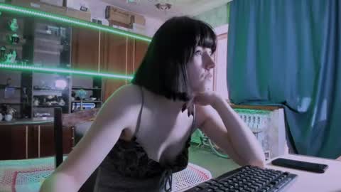 Snapshot of pa1e_pr1ncess chatting on June 18, 2026, 12:42 pm Ella online show from June 18, 2026, 12:42 pm