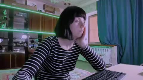 Snapshot of pa1e_pr1ncess chatting on July 22, 2026, 7:33 am Ella online show from July 22, 2026, 7:33 am