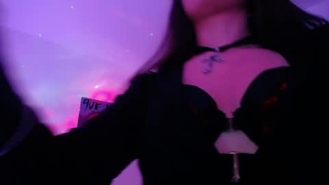 Paris online show from June 7, 2026, 12:04 am