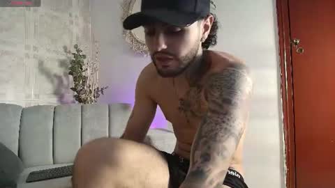 pablo_veleez online show from July 3, 2026, 9:43 pm