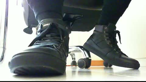 Snapshot of pablomenesssl chatting on January 8, 2025, 12:15 pm Pablo Meness online show from January 8, 2025, 12:15 pm