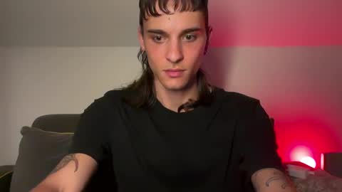 Snapshot of palm1stry chatting on November 1, 2025, 11:40 pm Ayden online show from November 1, 2025, 11:40 pm