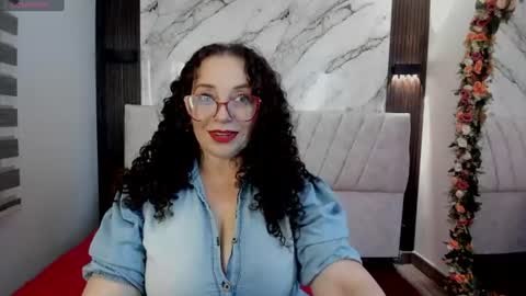 Snapshot of pam_hills chatting on June 19, 2026, 8:23 pm You can call me Mommy Goddess Queen online show from June 19, 2026, 8:23 pm