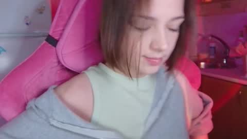 Snapshot of pambeeslyy chatting on May 3, 2026, 4:46 pm Pam online show from May 3, 2026, 4:46 pm
