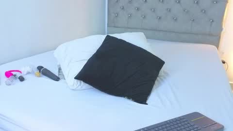 pamela23_ online show from April 28, 2026, 1:16 pm