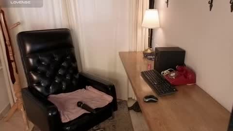 pamela_johnsonn online show from April 27, 2026, 5:33 pm