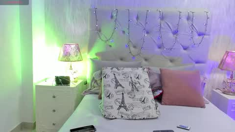 Snapshot of pamelamiler_ chatting on October 15, 2025, 12:27 pm TELL ME PAMELLA AND GIVE ME A GOOD GRADE ITS IMPORTANT online show from October 15, 2025, 12:27 pm