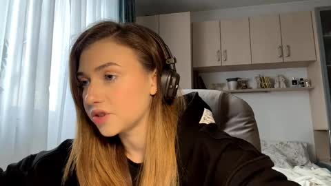 Snapshot of pamulahallquist chatting on May 29, 2026, 2:37 pm Lia online show from May 29, 2026, 2:37 pm