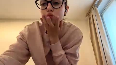 Lia online show from July 26, 2026, 4:25 pm