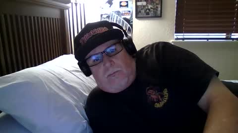 Snapshot of panos678442 chatting on May 4, 2026, 12:23 pm panos online show from May 4, 2026, 12:23 pm