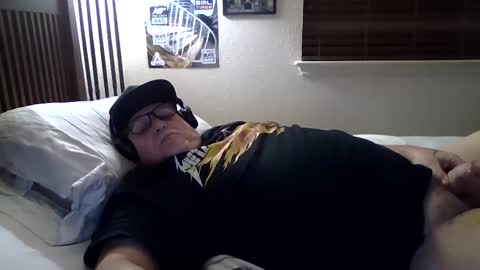 Snapshot of panos678442 chatting on May 24, 2026, 7:35 am panos online show from May 24, 2026, 7:35 am