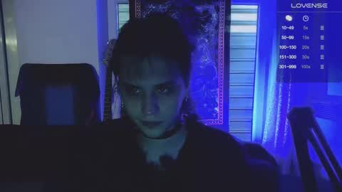 In bio online show from November 17, 2025, 11:05 am