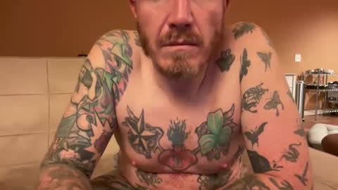 Snapshot of pantone032c chatting on December 28, 2024, 4:30 am Red online show from December 28, 2024, 4:30 am