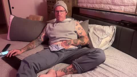 Snapshot of pantone032c chatting on September 10, 2025, 12:05 pm Red online show from September 10, 2025, 12:05 pm