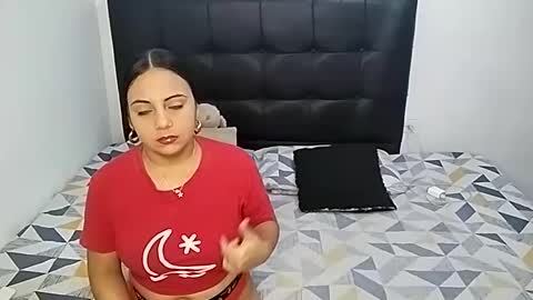 Snapshot of paola_835068 chatting on February 24, 2025, 3:23 am Paola 23 and Andres 25 online show from February 24, 2025, 3:23 am