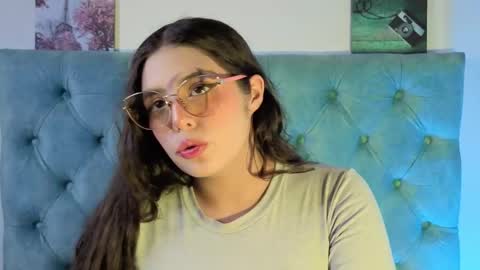 Paola Lyon online show from September 25, 2025, 6:55 pm