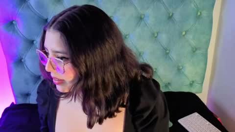 Paola Lyon online show from April 22, 2026, 6:42 pm