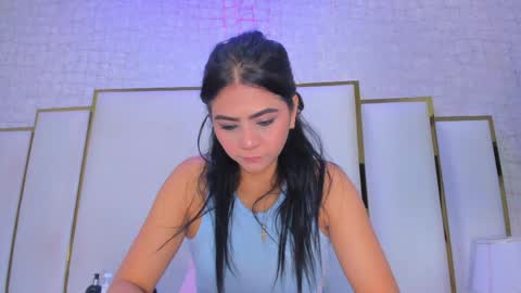 Paola  online show from April 9, 2026, 11:15 am